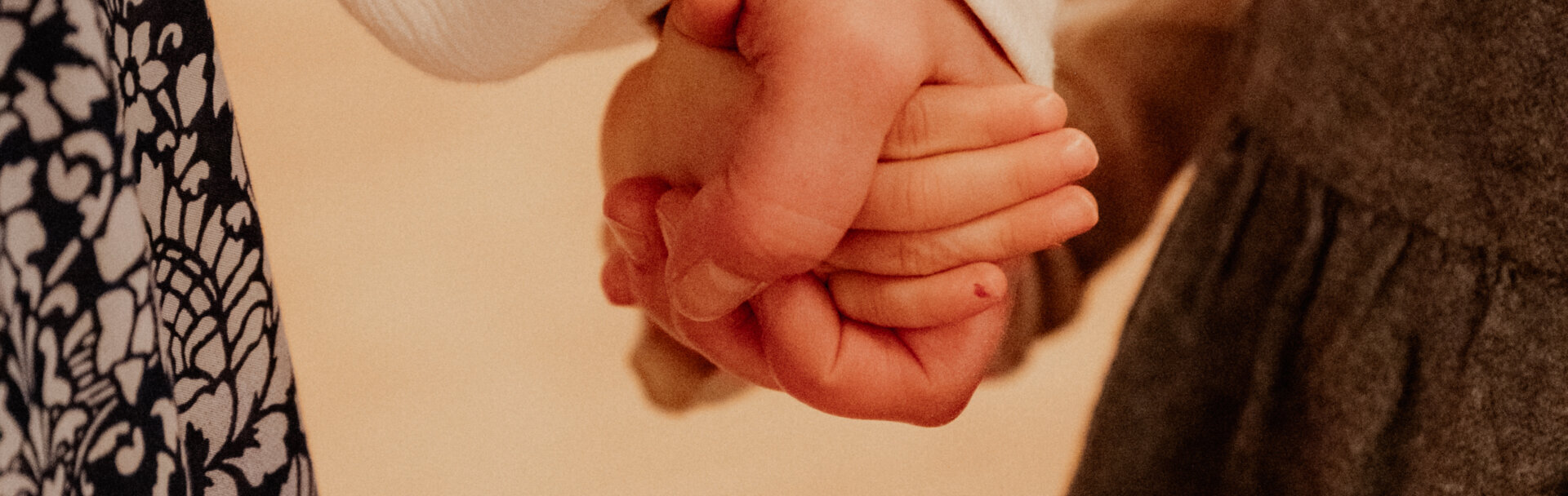 Kinderhände-KifaZ-header-parzival-zentrum-karlsruhe