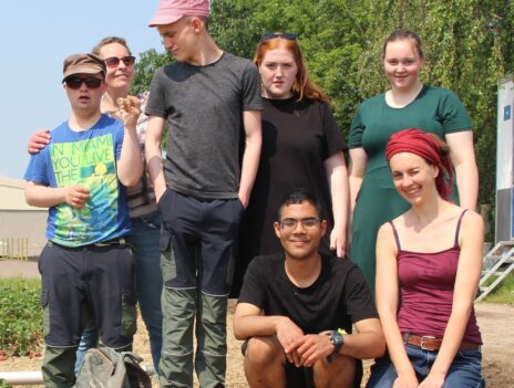 Gruppenbild-tagesstruktur-standortkachel-lebens-und werkgemeinschaft-parzival-zentrum-karlsruhe