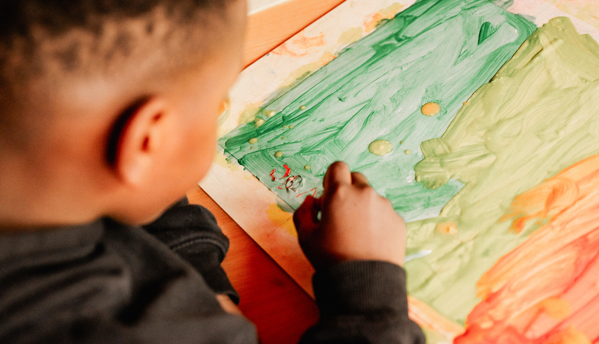 kind-malt-kita-content-parzival-zentrum-karlsruhe kind-malt-kita-content-üarzival-zentrum-karlsruhe