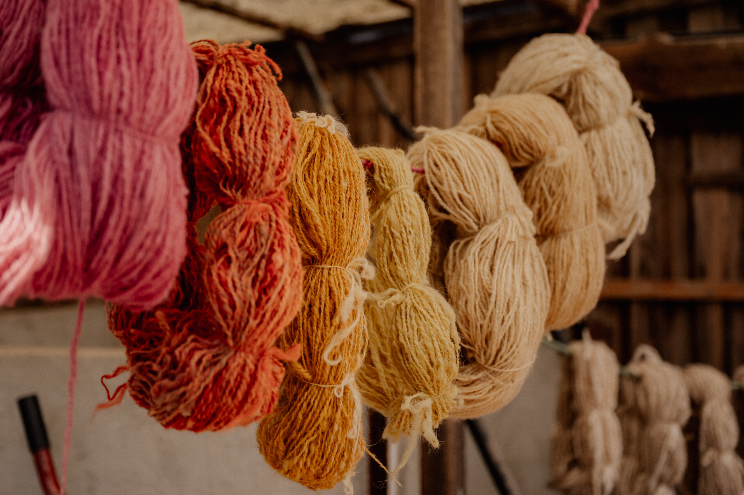 Gelb-orangene Wolle-Kindergarten