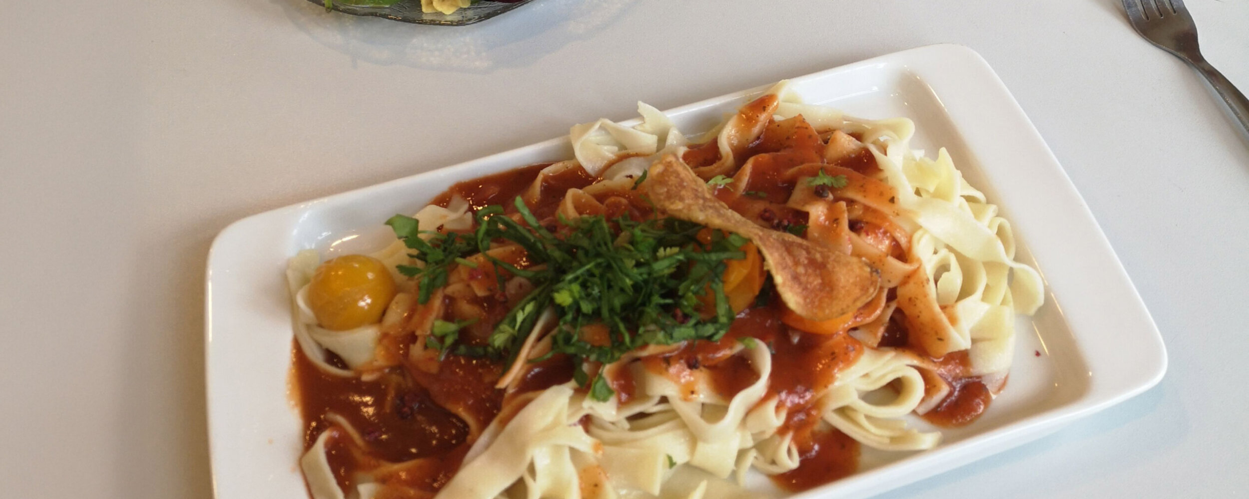 nudeln-mit-sauce-kueche-parzival-zentrum-karlsruhe