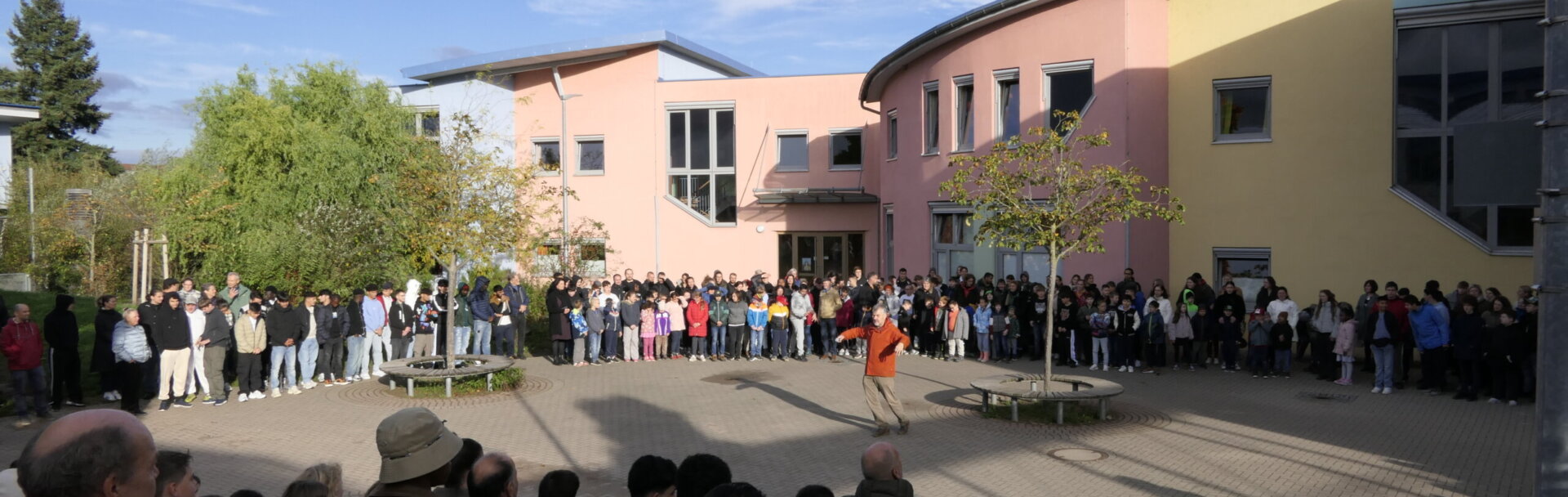 Außengebäude mit schülerkreis-parzivalzentrum-karlsruhe